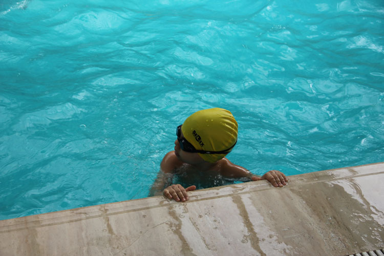 çocuklar için yüzme hvauzu